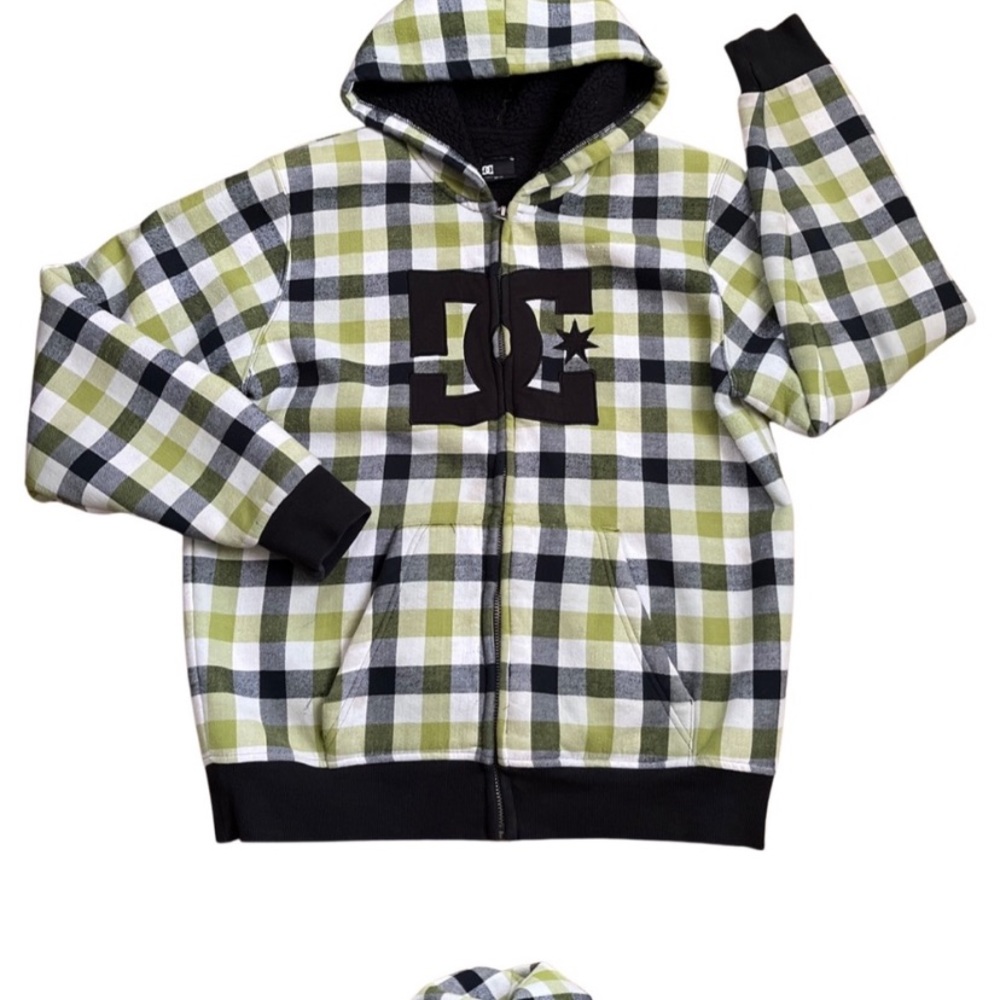 ISO LOOKING FOR PLAID DC HOODIES. NOT RED/BLACK WILL GLADLY PAY 80+